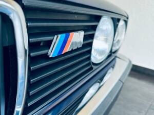Image 23/29 de BMW 325i (1989)