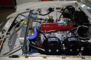 Bild 23/28 von MG MGB GT (1968)