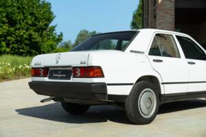 Afbeelding 9/44 van Mercedes-Benz 190 E (1987)