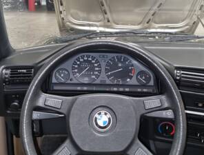 Immagine 7/21 di BMW 318i (1989)