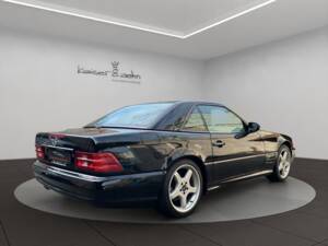 Immagine 8/22 di Mercedes-Benz SL 500 (2001)