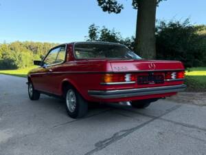 Bild 5/9 von Mercedes-Benz 230 C (1980)