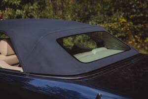 Imagen 37/41 de Mercedes-Benz E 220 (1995)