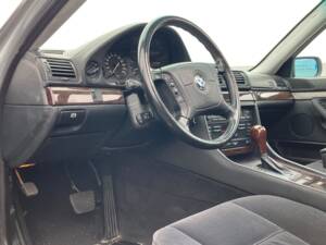 Image 7/9 of BMW 750i (1997)