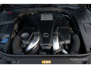 Image 36/36 of Mercedes-Benz S 500 4MATIC (2015)