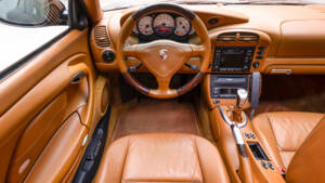 Image 17/35 de Porsche 911 Carrera 4 (2001)