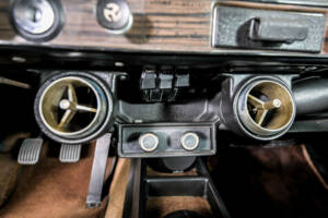 Image 17/50 of Volvo 1800 E (1971)