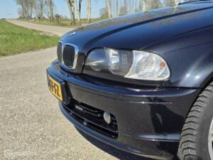Image 7/38 of BMW 323Ci (2000)