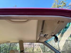 Image 25/50 of Mercedes-Benz E 200 (1993)