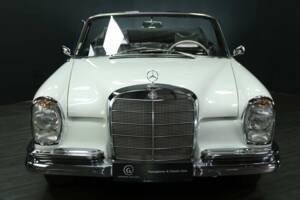 Image 9/30 of Mercedes-Benz 250 SE (1966)
