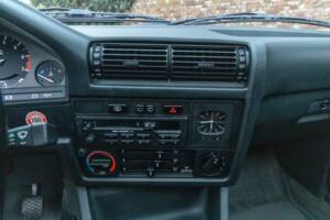 Image 38/50 of BMW 316i Touring (1993)