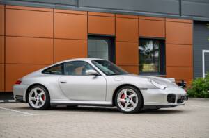 Afbeelding 29/73 van Porsche 911 Carrera 4S (2002)