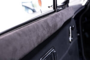 Image 12/41 of MG MGB GT V8 (1976)