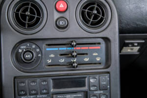 Bild 24/50 von Mazda MX-5 1.6 (1992)