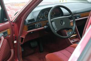 Bild 50/50 von Mercedes-Benz 260 SE (1990)