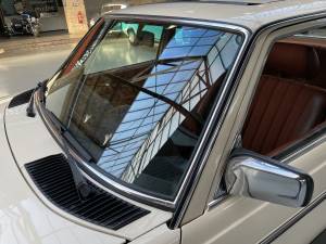 Afbeelding 11/40 van Mercedes-Benz 230 E (1983)