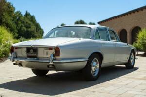 Image 6/50 de Jaguar XJ 6 4.2 (1970)