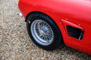 Image 22/49 of MG MGA 1850 (1960)