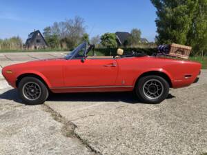 Image 5/8 of FIAT 124 Spider CS1 (1975)