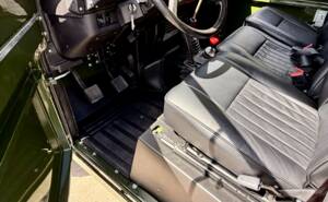 Bild 13/19 von Land Rover 90 (1987)