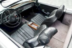 Image 22/36 of Mercedes-Benz 280 SL (1970)