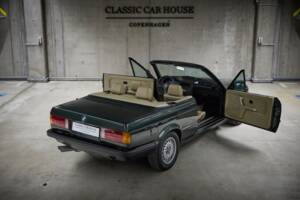 Image 23/90 of BMW 325i (1987)