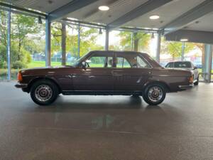 Image 12/21 of Mercedes-Benz 230 E (1983)