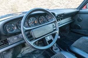 Bild 36/50 von Porsche 911 Carrera 3.2 (1988)