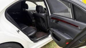 Bild 14/29 von Mercedes-Benz S 63 AMG (2007)