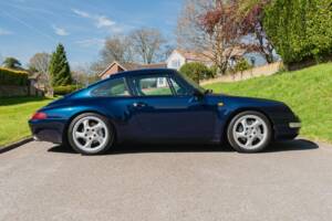 Image 8/52 of Porsche 911 Carrera 4 (1997)