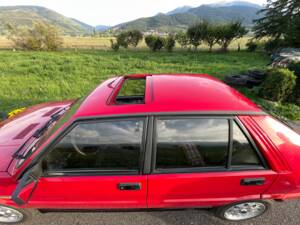 Image 3/12 de Lancia Delta 1.6 HF (1990)