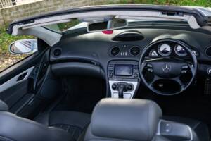 Image 27/45 of Mercedes-Benz SL 55 AMG (2004)