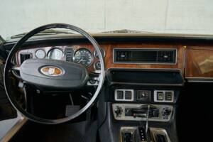 Bild 44/50 von Jaguar XJ 6 L 4.2 (1975)