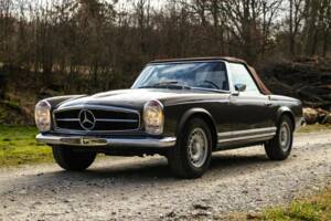Image 2/21 de Mercedes-Benz 280 SL (1969)