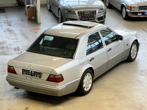 Image 1/62 de Mercedes-Benz E 500 (1995)