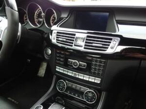 Image 47/97 of Mercedes-Benz CLS 63 AMG S 4MATIC (2013)
