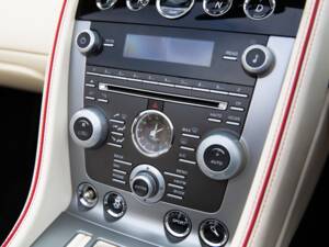 Afbeelding 49/81 van Aston Martin DB 9 Volante (2015)