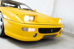 Image 24/36 de Ferrari F 355 Berlinetta (1995)
