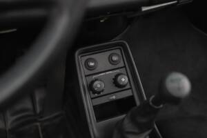 Image 74/108 de Porsche 911 Carrera 3.2 (1989)