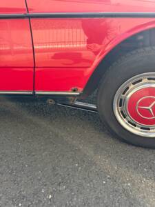 Image 17/65 of Mercedes-Benz 200 D (1982)