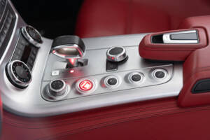 Image 34/48 of Mercedes-Benz SLS AMG Roadster (2012)