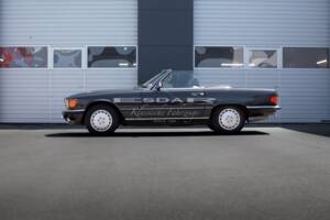 Image 23/29 of Mercedes-Benz 560 SL (1987)