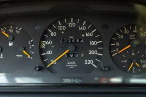 Image 41/50 of Mercedes-Benz 200 CE (1992)