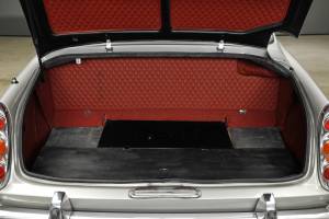 Image 25/28 of Ferrari 250 GT&#x2F;E (1961)