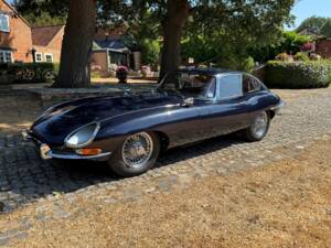 Immagine 2/52 di Jaguar Type E 4.2 (1965)