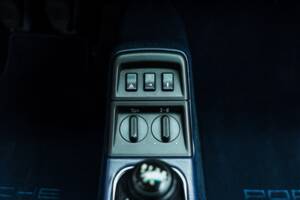 Afbeelding 31/61 van Porsche 911 Carrera 4 (1990)