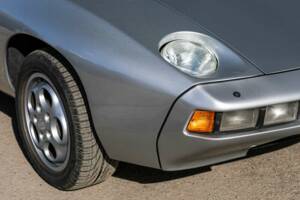 Bild 21/31 von Porsche 928 (1979)