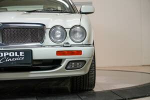 Image 28/50 of Jaguar XJR 4.0 (1995)