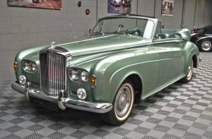 Image 4/50 de Bentley S3 Mulliner Park Ward DHC (1963)