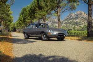 Image 1/20 de Jaguar Type E (2+2) (1967)